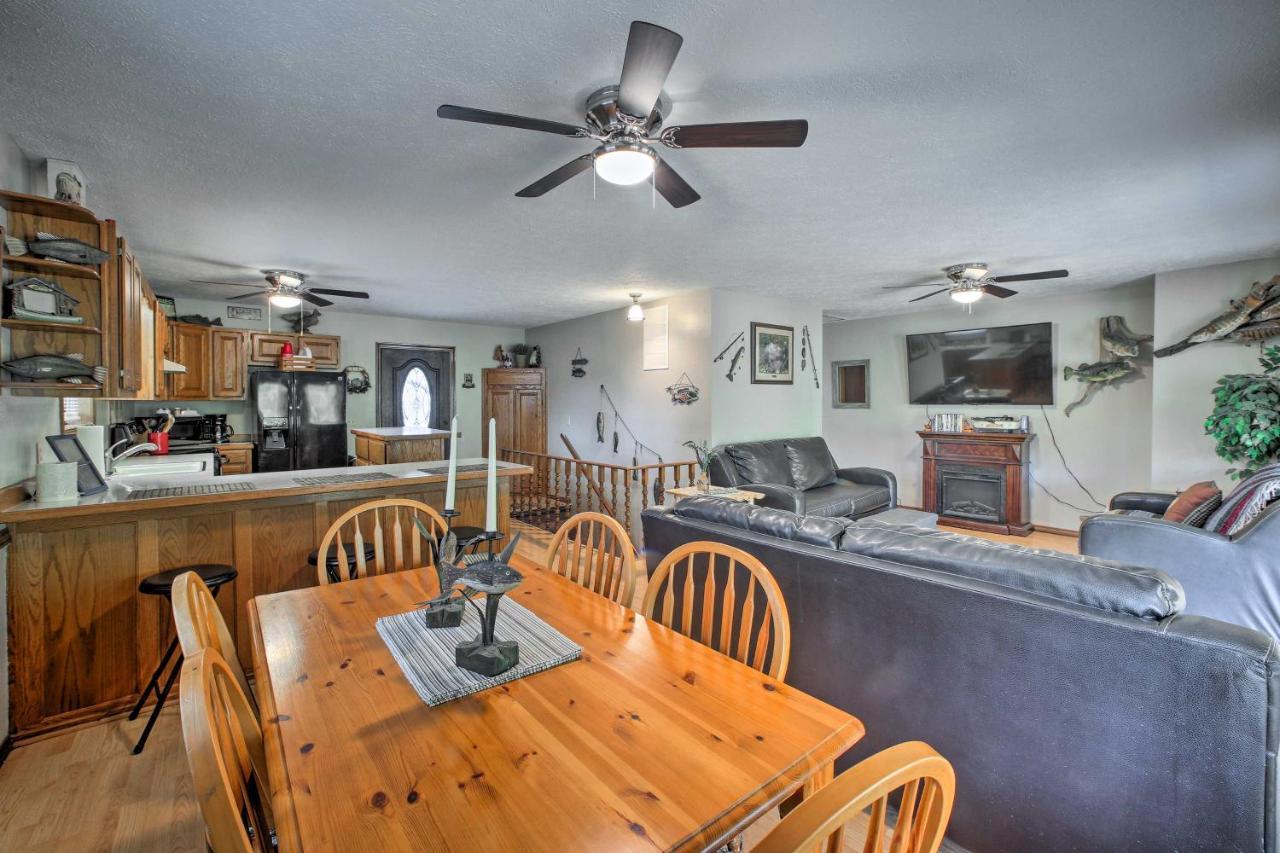 Lakefront Table Rock Home With Fire Pit! Golden Екстер'єр фото