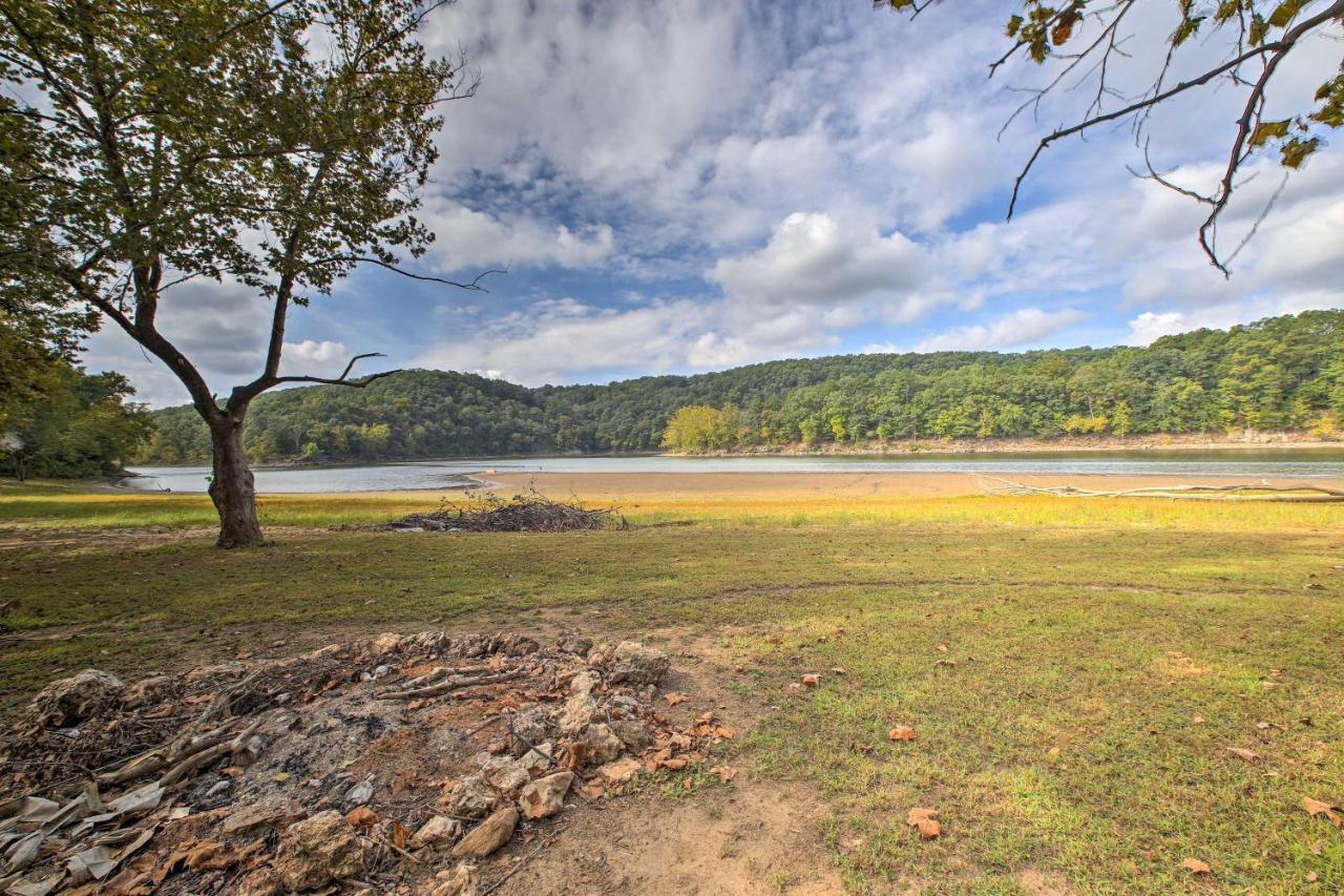 Lakefront Table Rock Home With Fire Pit! Golden Екстер'єр фото
